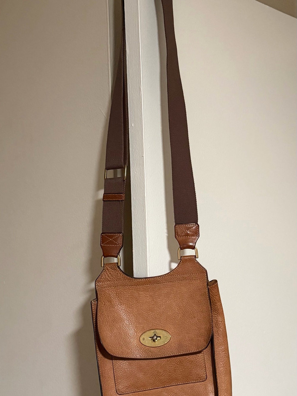 Leather Crossbody Bag in Warm Tan with Adjustable Strap